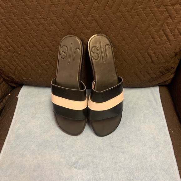 Flat sandals for women’s. - Picture 1 of 3